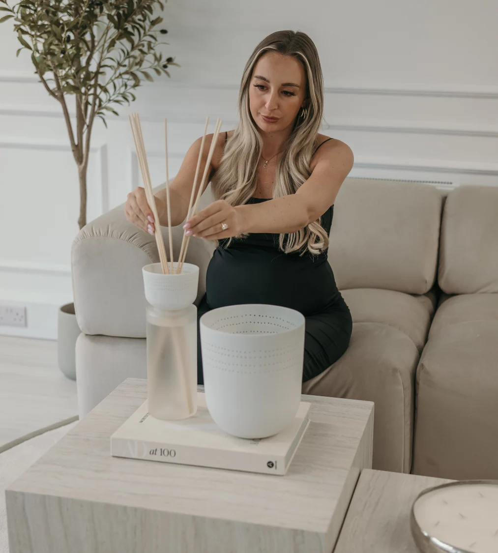 Large Basilicum Basil & Geranium White Ceramic Candle - Image 3
