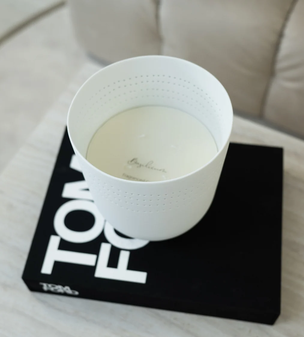 Large Basilicum Basil & Geranium White Ceramic Candle - Image 4
