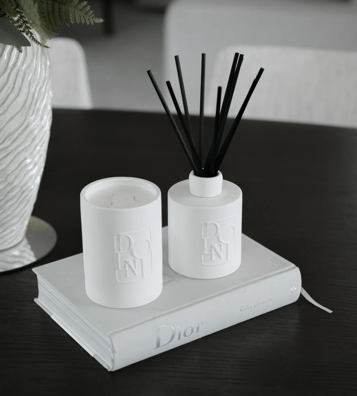 Dolni Large White Ceramic Blackberry Oud 500ml Reed Diffuser - Image 7