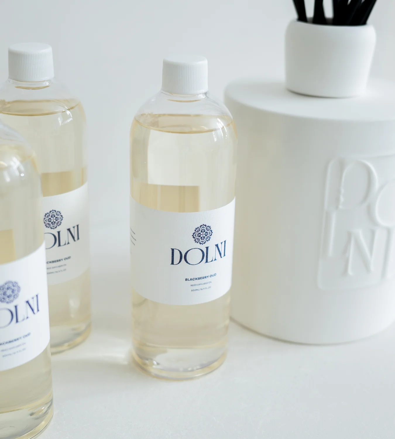 Dolni Extra Large White Ceramic Blackberry Oud Reed Diffuser - Image 12