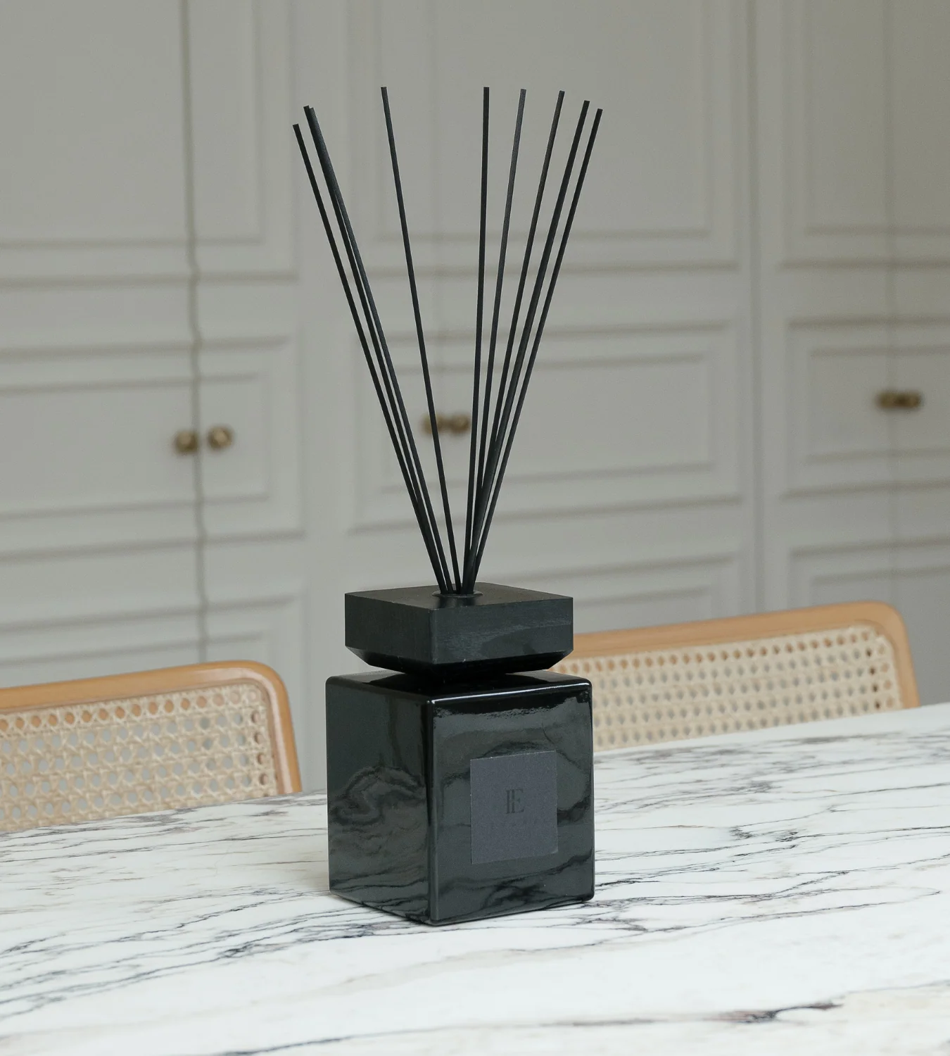 Evara Fresh Fig Solid Black Reed Diffuser Set - 1000ml - Image 3