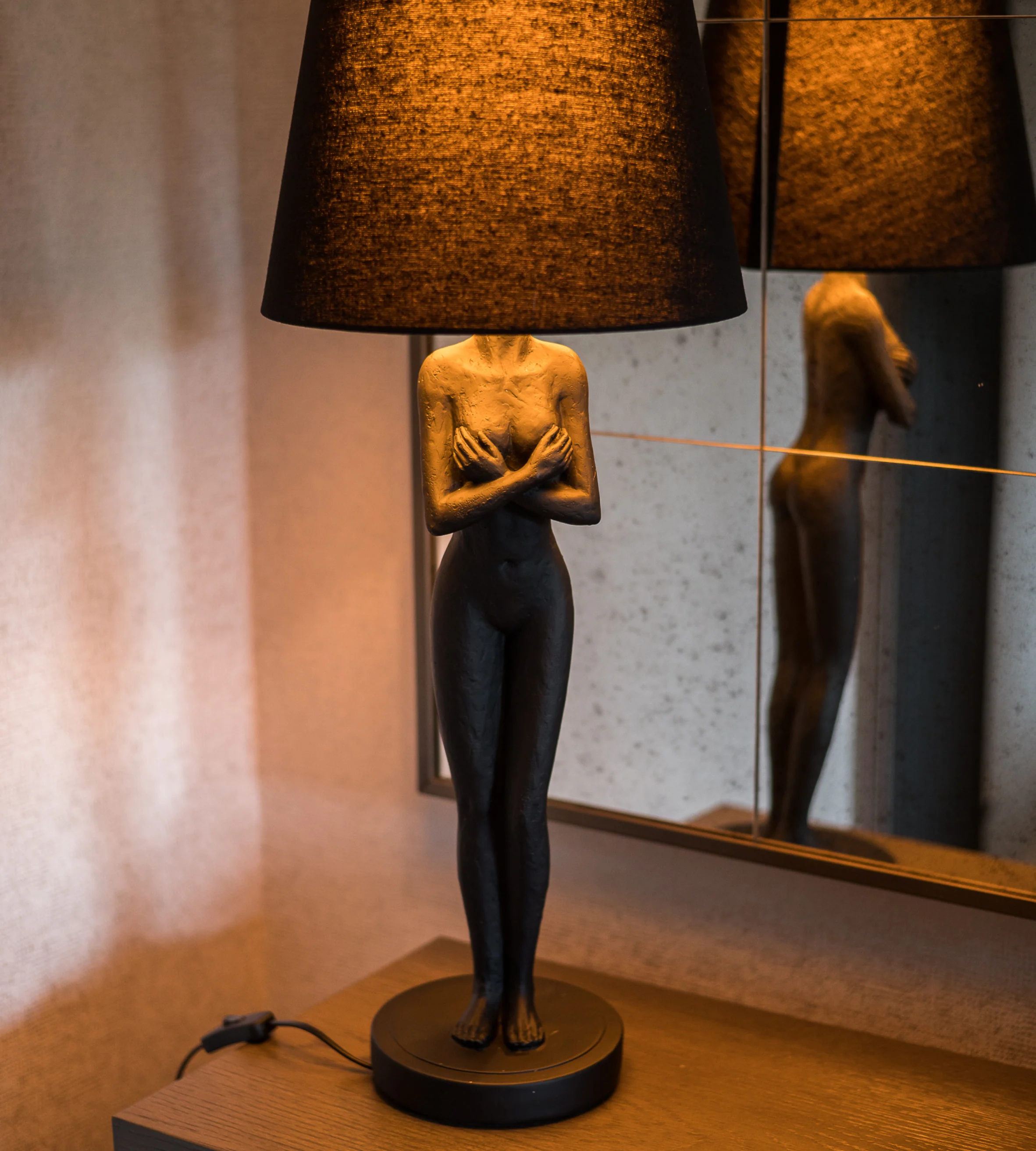 Lady Black & Gold Table Lamp - Image 3
