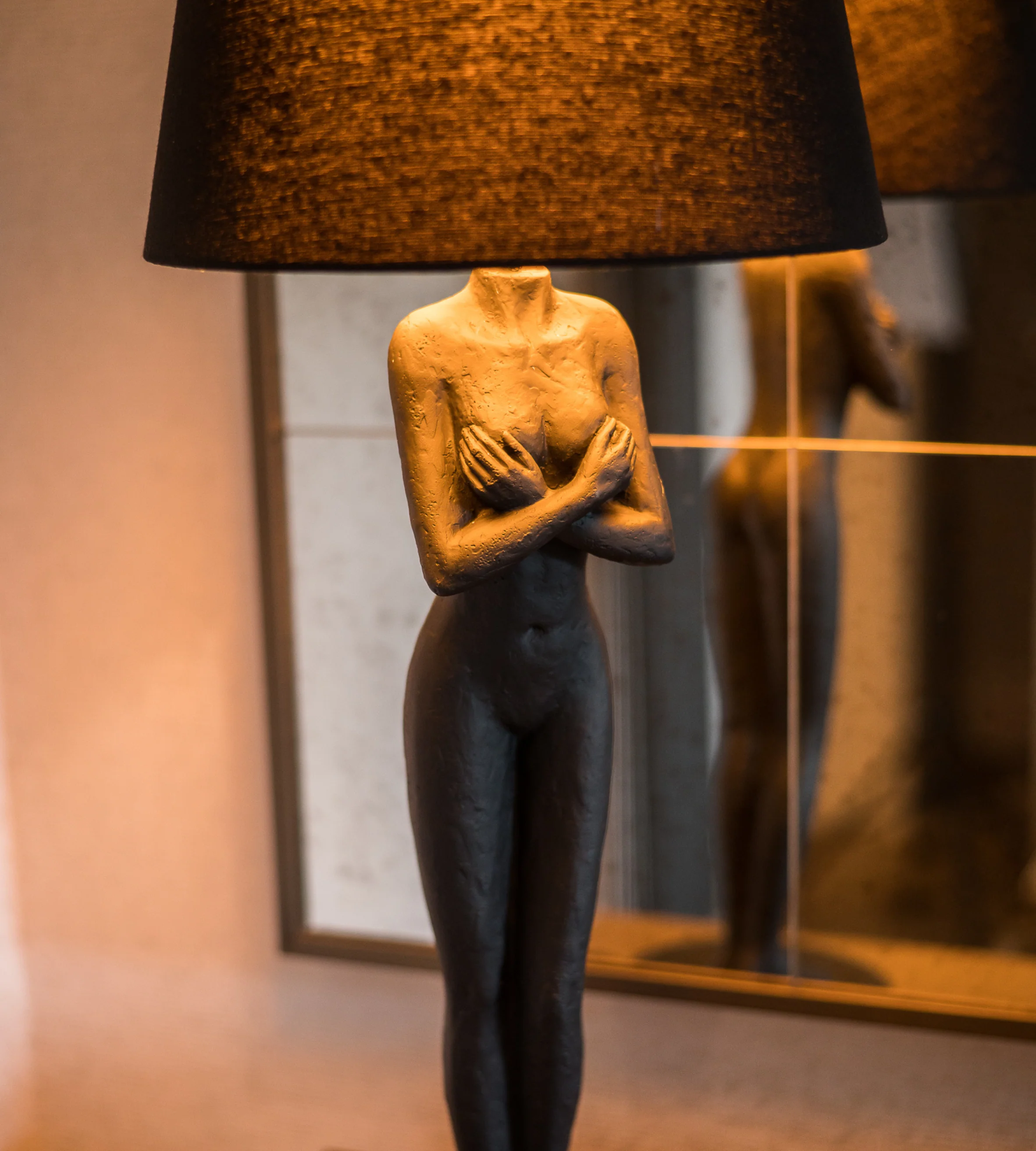 Lady Black & Gold Table Lamp - Image 8